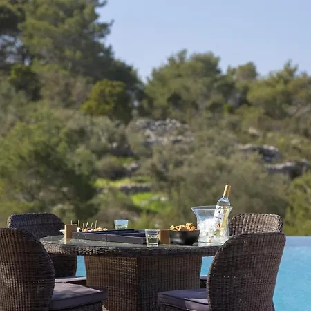 Villa Borsa Secluded Retreat With Sea Views Gym Kávallos